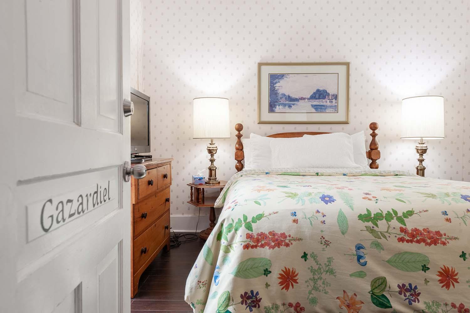 Standard Queen Room